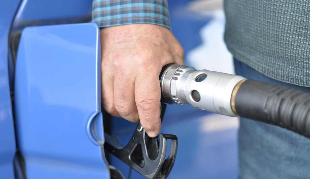 Sarà possibile decarbonizzare il traporto? Questi carburanti ci vengono in aiuto - Carburante per mezzi pesanti (Pixabay FOTO) - www.vehiclecue.it