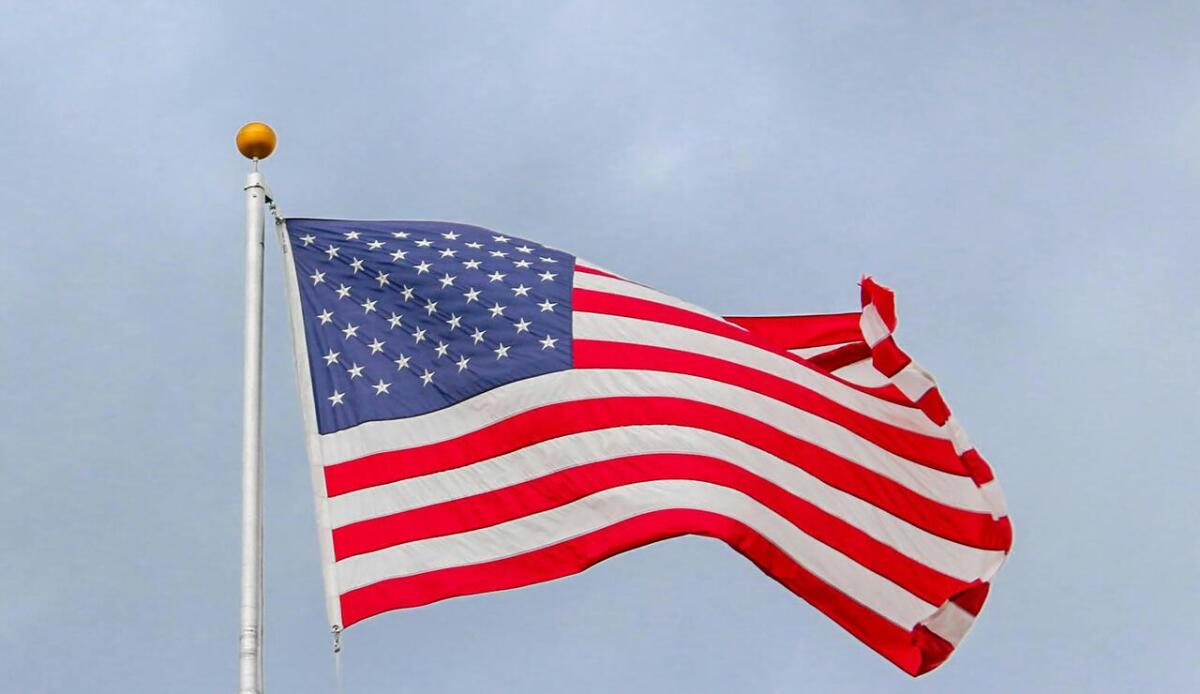 Quali saranno le conseguenza dei dazi statunitensi per l'Eurozona? - Bandiera americana (Pexels Foto) - www.financecue.it