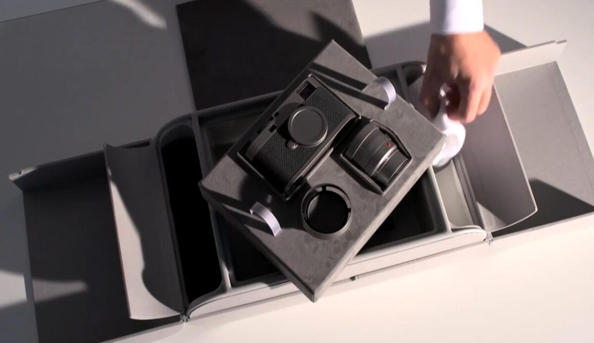 In vendita una fotocamera vintage a 22.500 euro - Leica M Edition 70 Unboxing (screenshot Leica /YouTube) - www.financecue.it