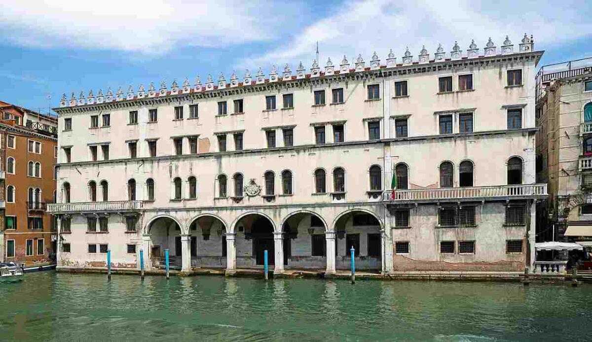 Fondaco dei Tedeschi, un'icona storica di Venezia che si avvia verso la chiusura - Fondaco dei Tedeschi (Wikipedia FOTO)- www.managementcue.it