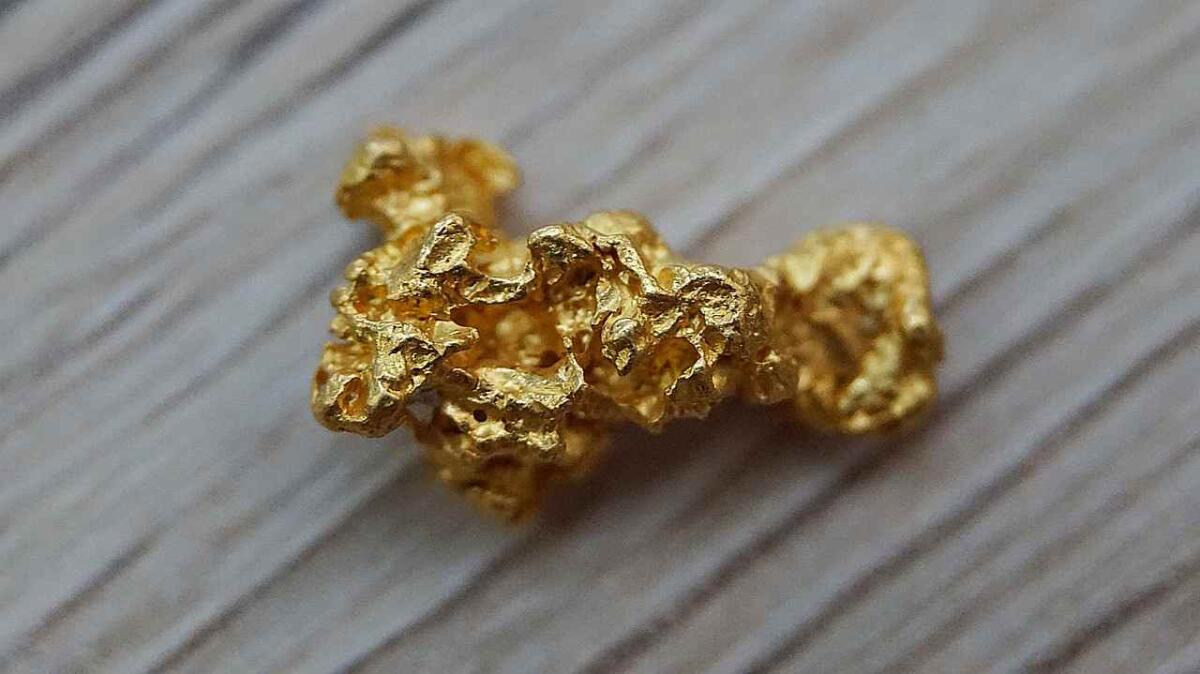 Recuperare l'oro dai rifiuti elettronici: possibile grazie a una spugna - Una pepita d'oro (Pixabay FOTO) - www.energycue.it