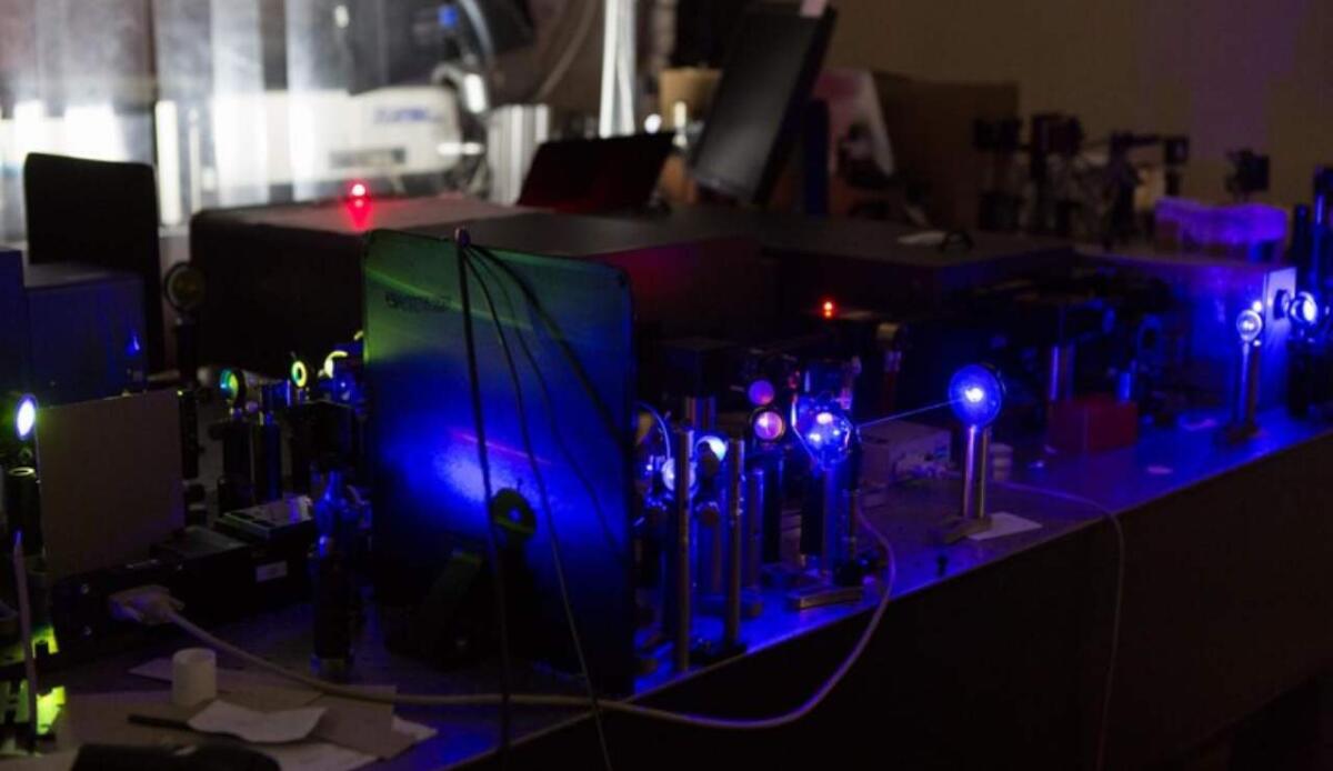 Memorie ultra-rapide grazie a dei micro-difetti: la scoperta italiana - Fase di studio nell'Università di Brescia (Università Cattolica del Sacro Cuore FOTO) - www.systemscue.it