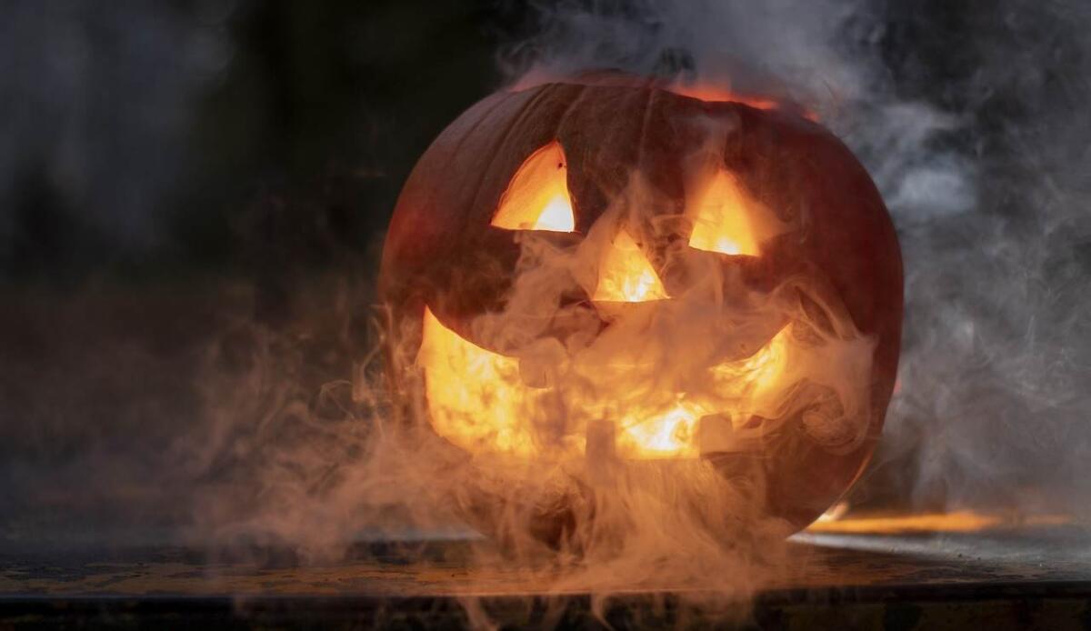 Gli italiani spendono sempre di più per festeggiare Halloween - Zucca di Halloween (Pixabay FOTO) - www.managementcue.it