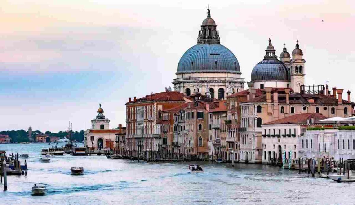La classifica delle città italiane per performance ambientali - Venezia tra le città italiane (Pexels Foto) - www.buildingcue.it