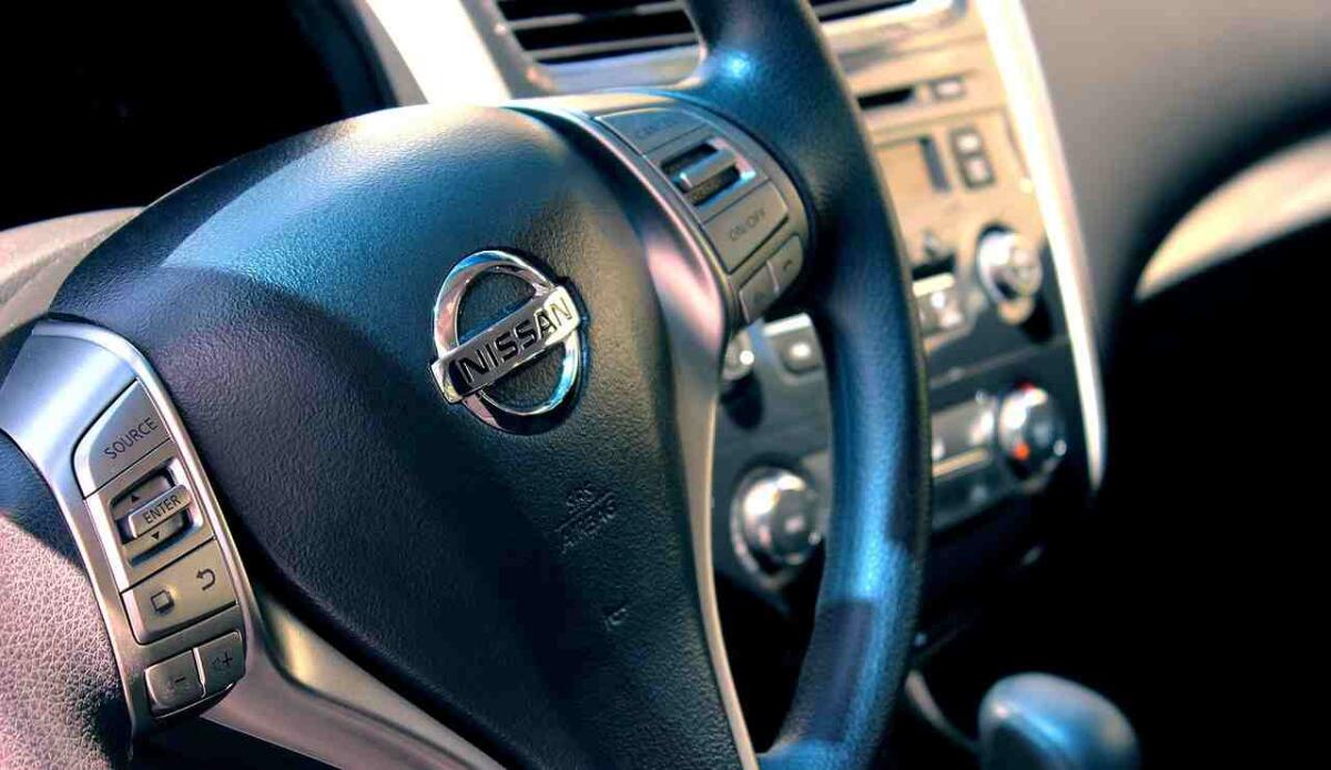 Nissan taglia 9000 posti di lavoro per il calo delle vendite a livello mondiale - Sterzo Nissan (Pixabay FOTO) - www.financecue.it