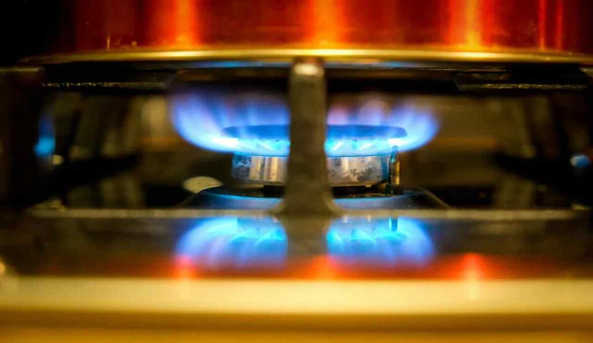 La Russia interrompe la fornitura di gas all'Austria - Fornello del gas acceso (Pexels Foto) - www.financecue.it