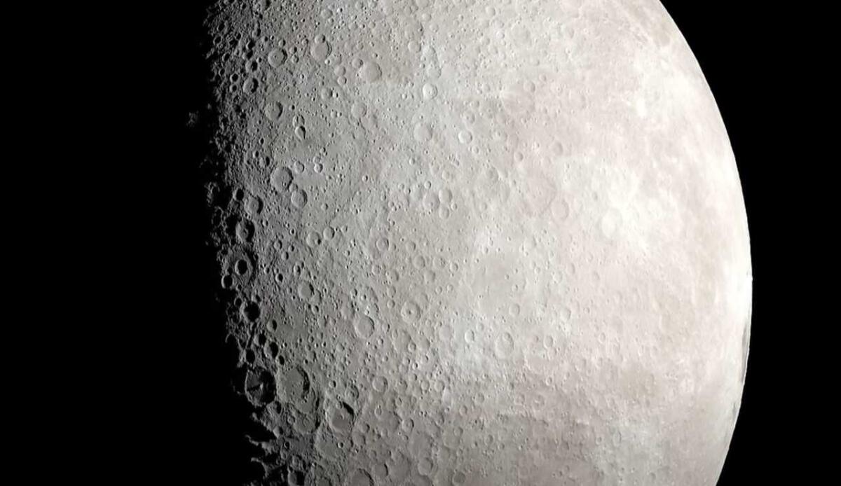 Riscontrata dell'attività vulcanica nel lato nascosto della Luna - Luna dallo Spazio (screenshot Nasa/YouTube) - www.aerospacecue.it