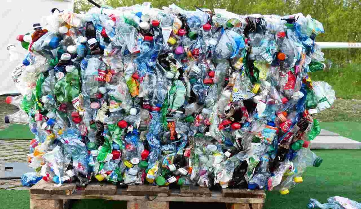 L'inquinamento da plastica è una delle più grandi sfide del mondo attuale - Plastica (Pixabay FOTO) - www.energycue.it