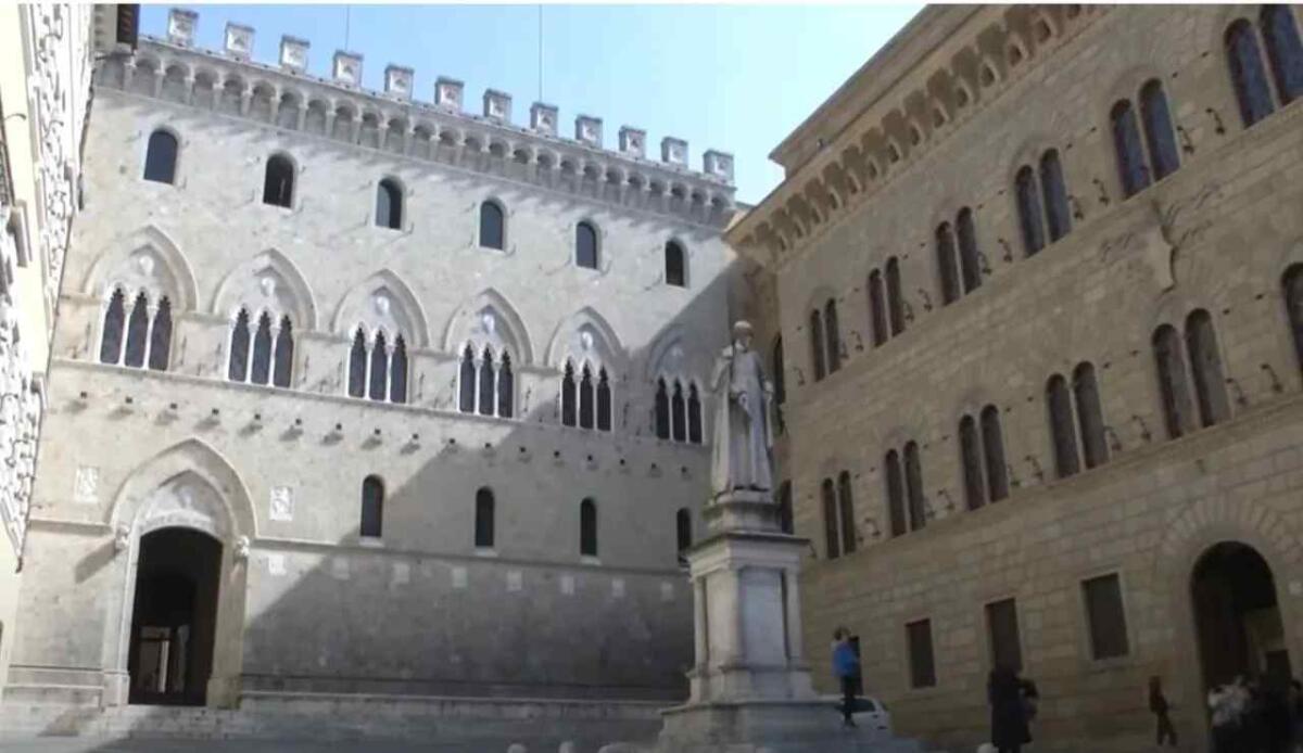 Il Tesoro cede un altro 7% di MPS: prevista una maxi entrata da mezzo miliardo di euro - Monte Paschi di Siena (screenshot AD Finanza/YouTube) - www.businesscue.it