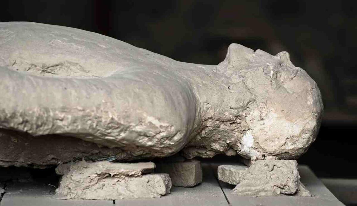 Gli ultimi istanti di vita degli abitanti di Pompei sono stati descritti dal DNA: lo studio - Calco di un antico pompeiano (Depositphotos FOTO) - www.sciencecue.it