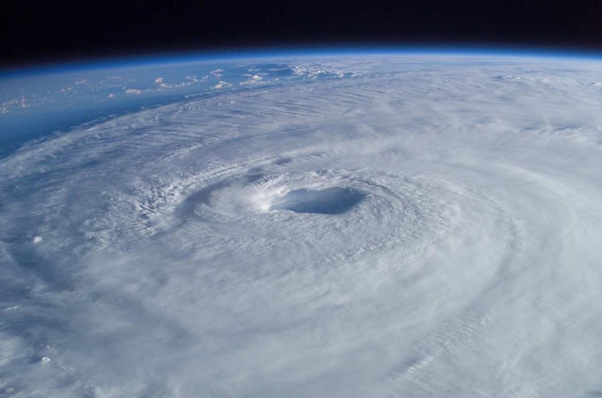 Quattro tifoni nel Pacifico: le incredibili immagini dei satelliti - 