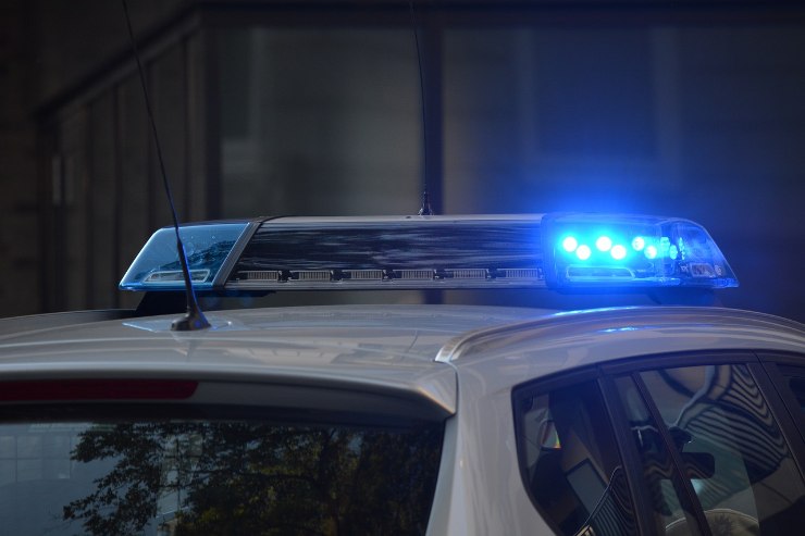 Lampeggianti della polizia (Pixabay FOTO) - www.vehiclecue.it