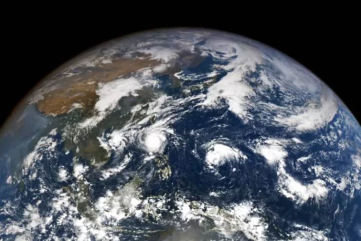 Quattro tempeste nel Pacifico (NASA Earth Observatory, Wanmei Liang con dati DSCOVR EPIC FOTO) - www.sciencecue.it