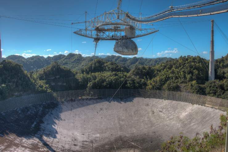 Osservatorio di Arecibo prima del crollo (Depositphotos FOTO) - www.sciencecue.it