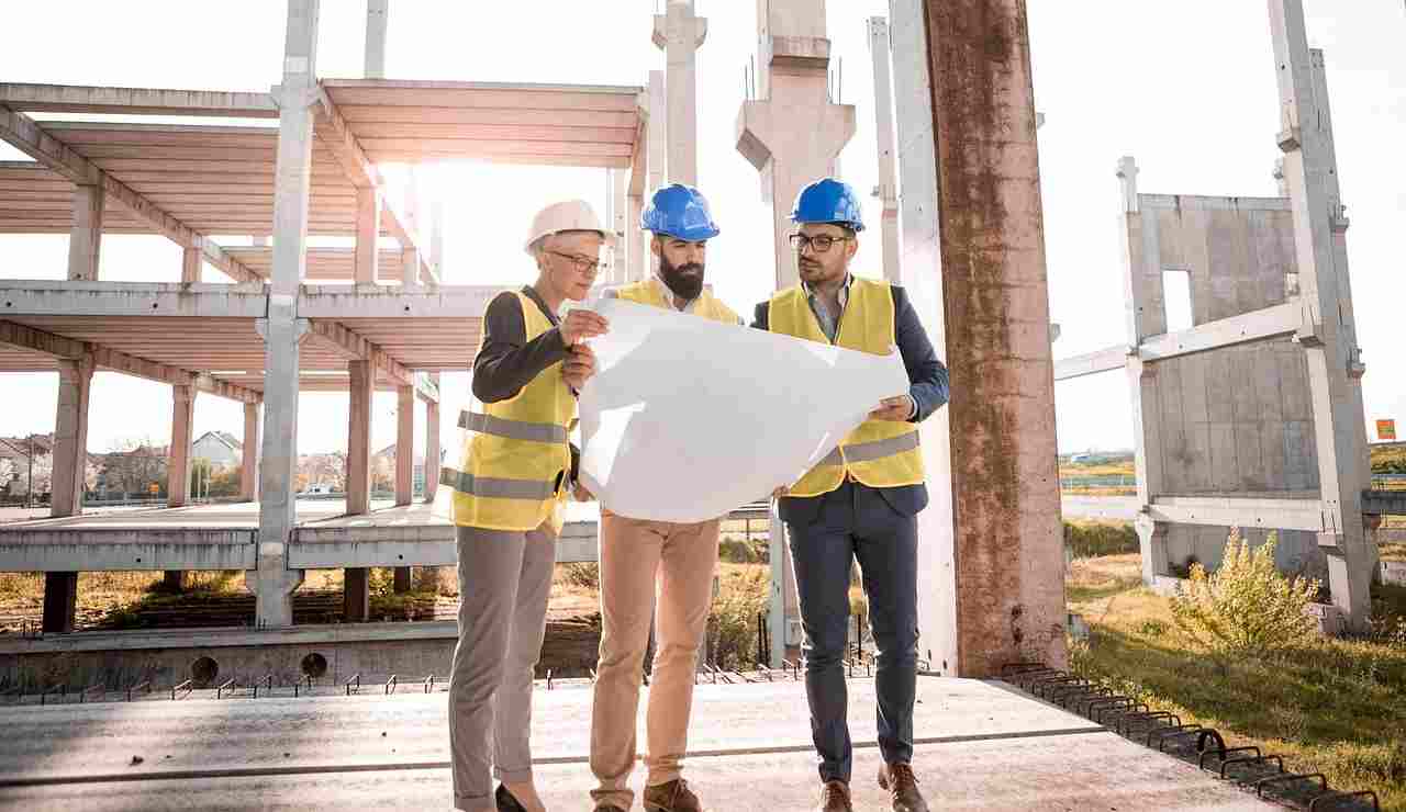 Architetti discutono per la costruzione di una casa (Pixabay Foto) - www.buildingcue.it