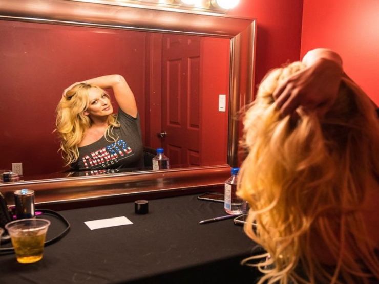 Stormy Daniels (Instagram FOTO) - www.managementcue.it