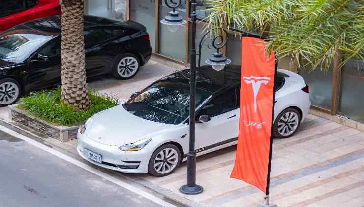 Auto elettriche di Tesla (Pexels Foto) - www.vehiclecue.it