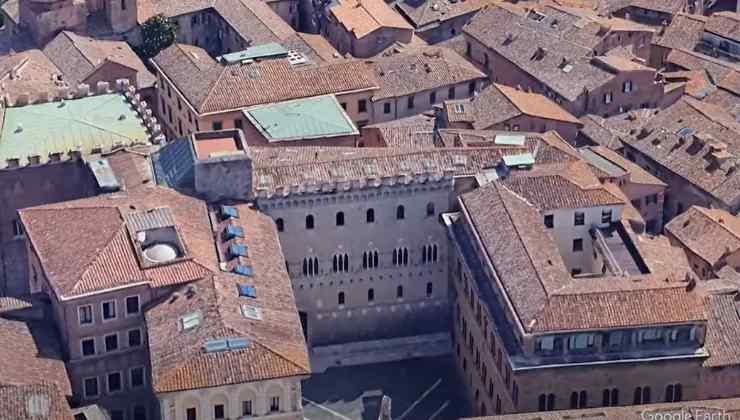 Monte Paschi di Siena dall'alto (screenshot AD Finanza/YouTube) - www.businesscue.it