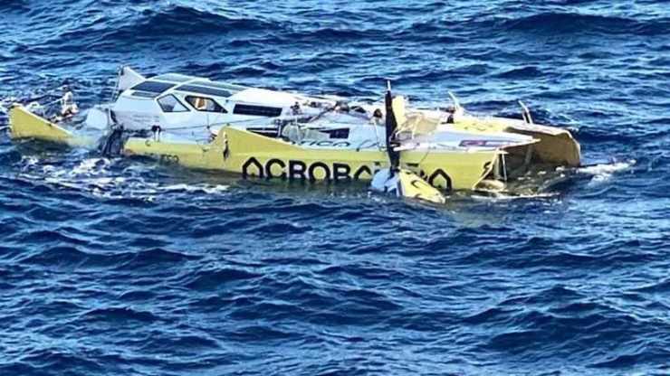 Relitto Acrobatica (Immagine scattata dall'equipaggio del cargo) - www.marinecue.it
