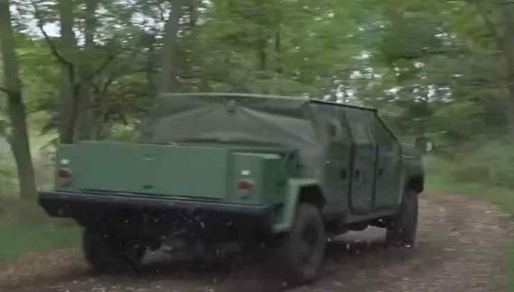 GM Defense auto retro (screenshot Military Times/YouTube) - www.vehiclecue.it