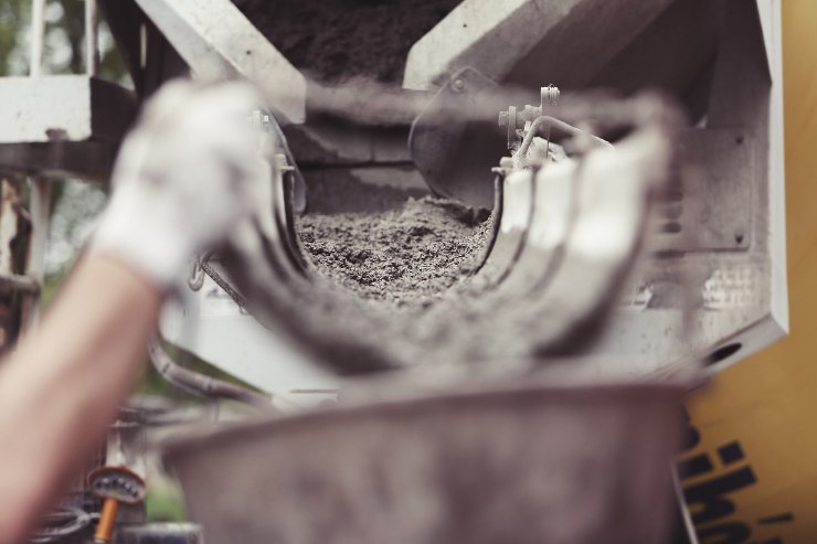 Lavorazione cemento (Pixabay FOTO) - www.buildingcue.it