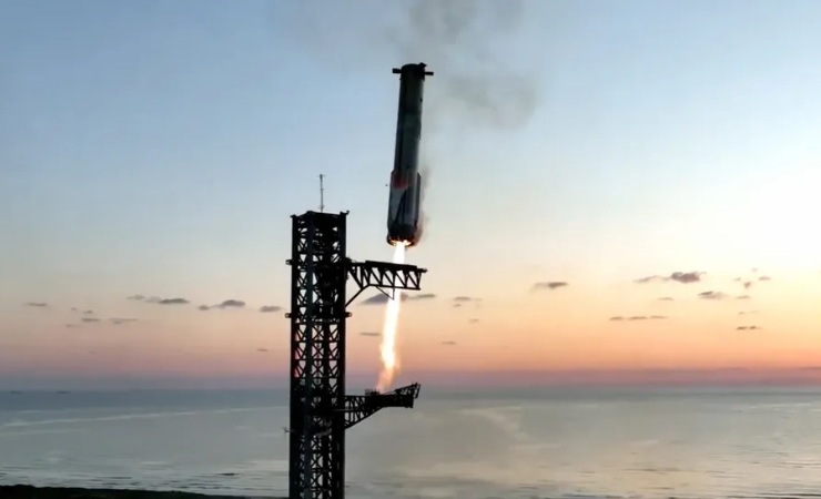 Atterraggio del razzo nella prova del 13 ottobre (SpaceX FOTO) - www.aerospacecue.it