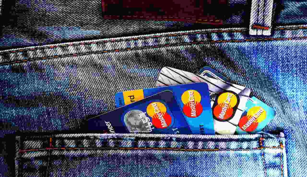 Carta di credito vs carte di debito: quali le differenze - Carte (Pixabay FOTO) - www.financecue.it