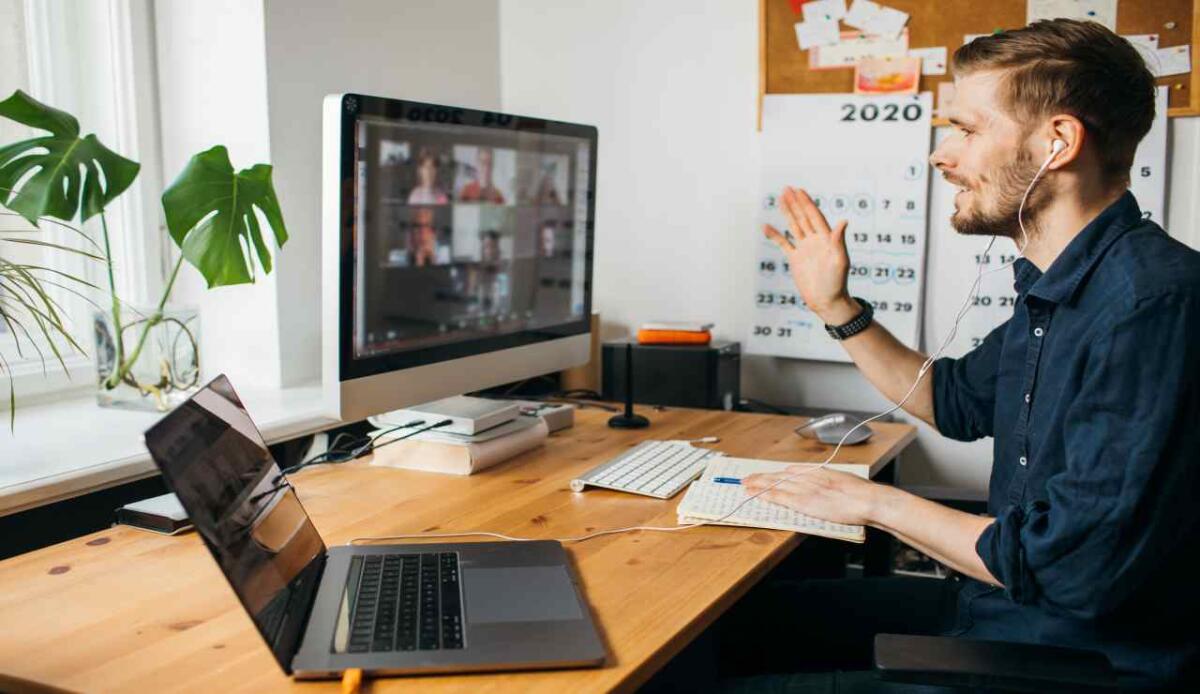 Settimana corta e smart working, ecco come cambia la settimana lavorativa in Italia - Call in SW (Depositphotos FOTO) - www.managementcue.it