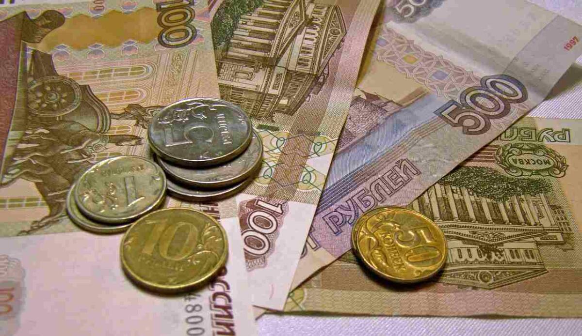 Il rublo russo continua a crollare - Rublo russo (Pixabay FOTO) - www.financecue.it