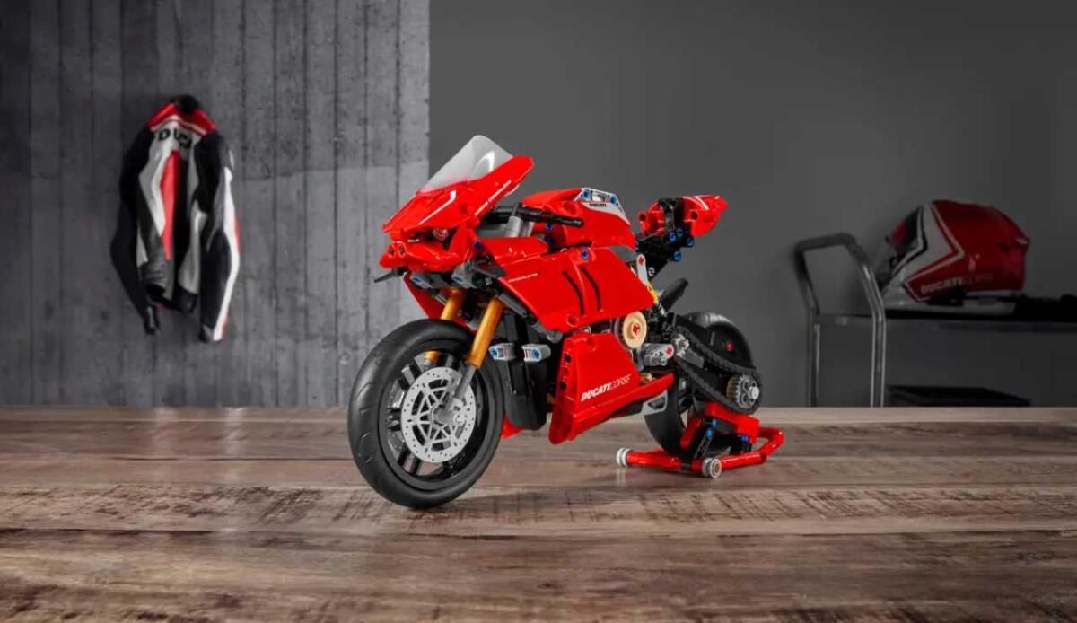 Un nuovo set Lego per gli appassionati di moto: arriva la Ducati Panigale - La nuova Ducati Panigale V4 R versione Lego (Lego FOTO) - www.vehiclecue.it