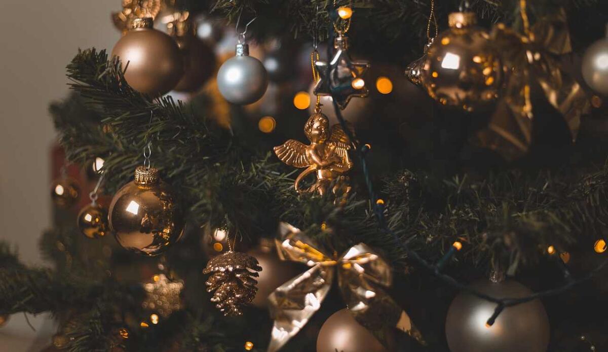 Fai l'albero di Natale perfetto grazie alla Matematica - Addobbi albero di Natale (Pixabay FOTO) - www.sciencecue.it