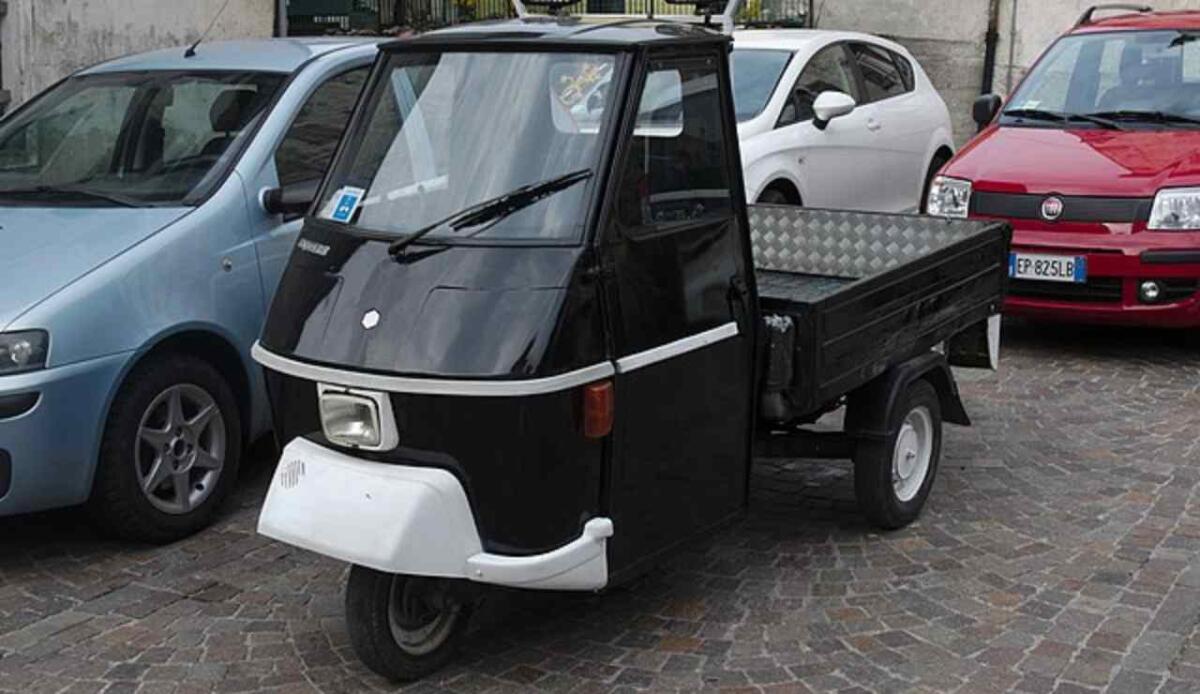 La Vespa non verrà più prodotta in Italia: la Piaggio sposta la produzione in India - Ape Piaggio (Wikimedia, Creative Commons Attribution-Share Alike 3.0 FOTO) - www.managementcue.it