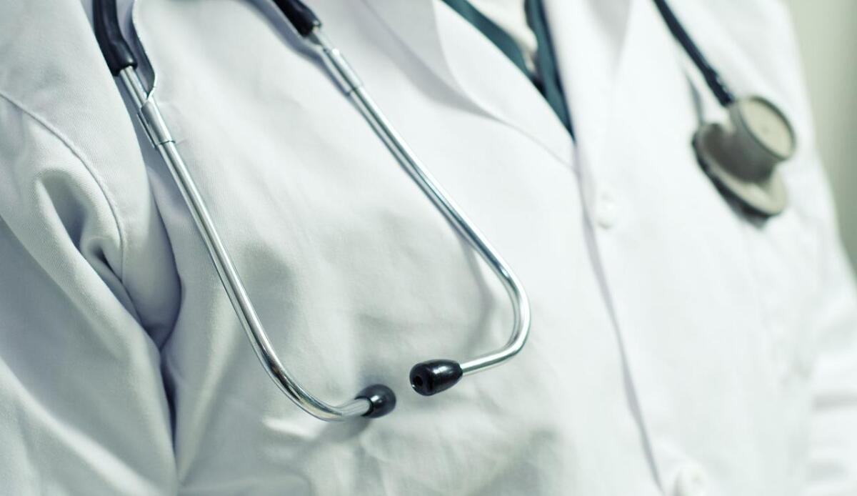 Bambini Farfalla: la speranza della pelle geneticamente modificata per curare l'epidermolisi bollosa - Dottore in ospedale (Pixabay FOTO) - www.biomedicalcue.it