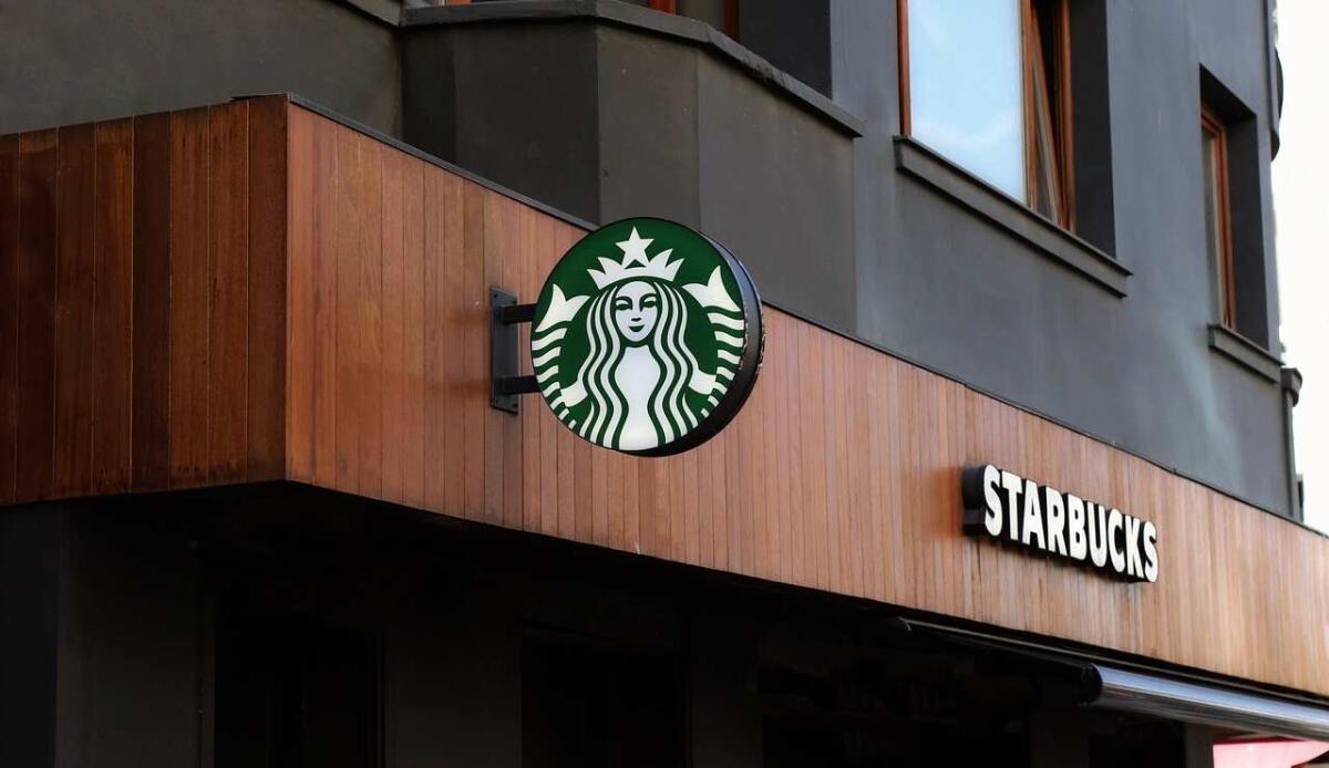 In Corea del Sud hanno aperto uno Starbucks al confine con la Corea del Nord - Negozio Starbucks (Pixabay FOTO) - www.financecue.it