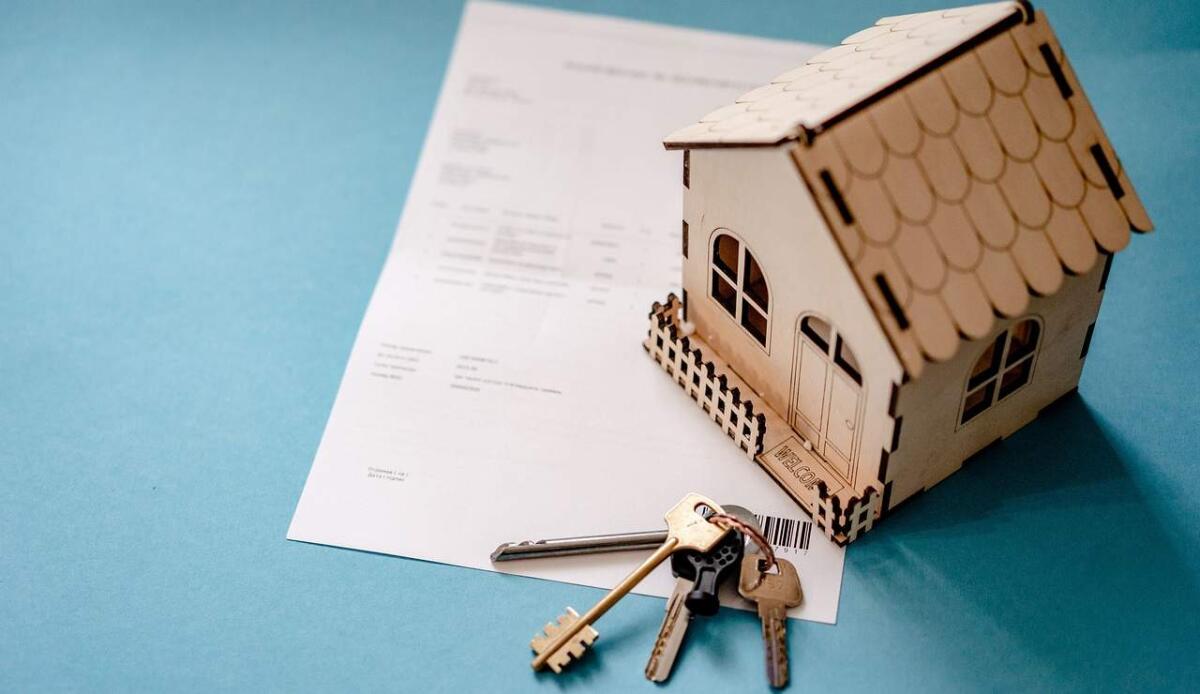 È possibile comprare una casa per poi scoprire che non è la tua? È successo a Livorno - Acquisto casa (Pixabay FOTO) - www.buildingcue.it