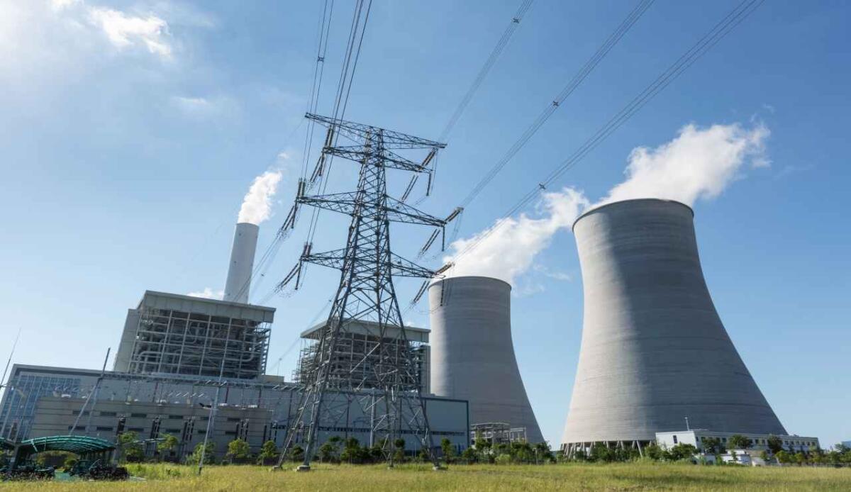 Centrale termoelettrica, il Regno Unito chiude l'ultima mentre l'Italia è ad un bivio - Centrali termoelettriche (Depositphotos) www.energycue.it