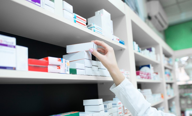 Farmaci (Freepik FOTO) - www.biomedicalcue.it