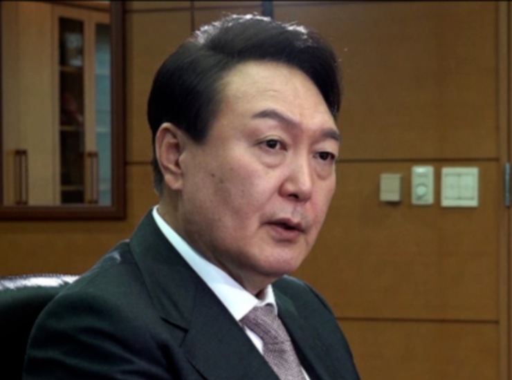 Il presidente sudcoreano Yoon Suk-yeol durante un'intervista (Wikimedia FOTO) - www.managementcue.it