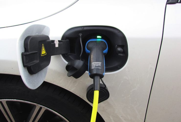 Distributore per auto elettrica (Pixabay FOTO) - www.vehiclecue.it