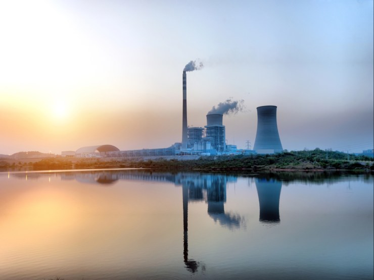 Centrale termoelettrica di mattina
