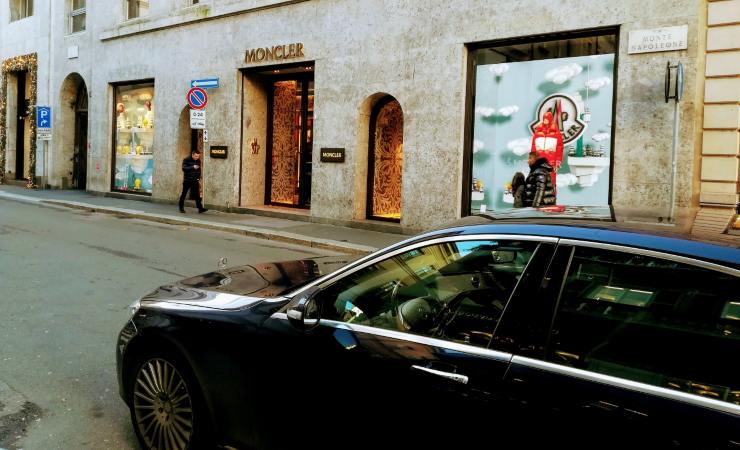 Via Montenapoleone (Flavmi - Wikimedia Commons FOTO) - www.buildingcue.it (1)