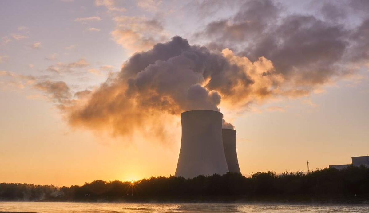 Microsoft scommette sul nucleare per produrre energia per la sua AI - Microsoft vuole riaprire una vecchia centrale nucleare abbandonata