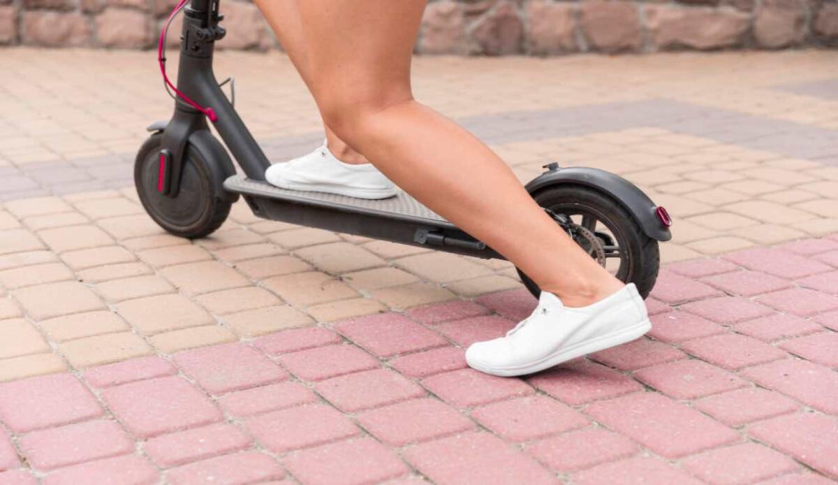 Monopattini, il settore è in crisi: le nuove leggi non aiutano - Monopattini elettrici (Freepik) - www.systemscue.it