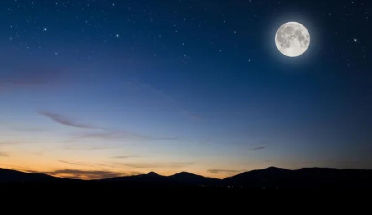 La nuova Luna, le sue origini sono misteriose ma la sua presenza era solo temporanea - Illustrazione della Luna al tramondo (Depositphotos FOTO) - www.aerospacecue.it