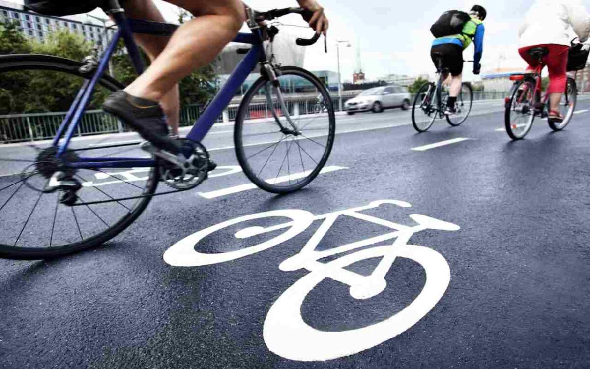 Ciclabile, le piste sono in aumento in tutta Italia: il risultato è incoraggiante - Un'incoraggiante crescita (depositphotos.com) - www.vehiclecue.it