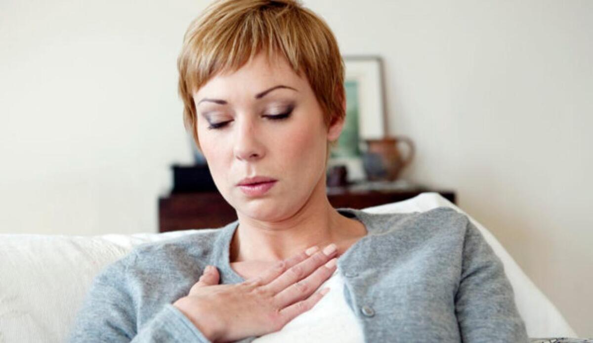 Se respiri in questo modo, forse non stai molto bene: vai subito dal tuo dottore - Illustrazione di una signora che non respira bene (Depositphotos FOTO) - www.biomedicalcue.it