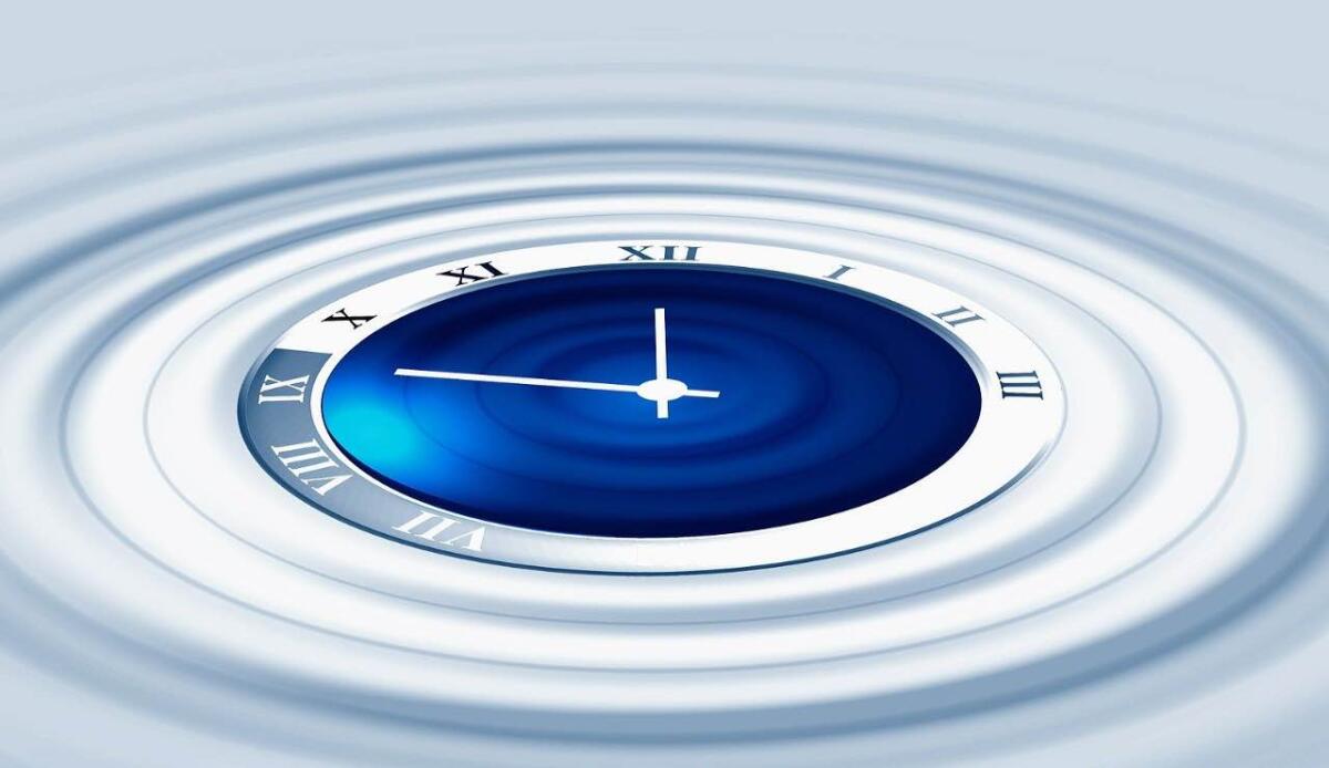 Il paradosso dei viaggi nel tempo potrebbe avere una spiegazione: lo studio di un fisico italiano - Tornare indietro nel tempo (Pixabay) - www.systemscue.it
