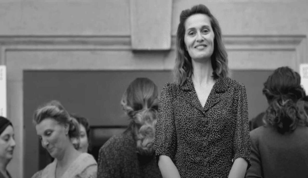 Paola Cortellesi, il cinema italiano ha trovato la sua nuova icona - Paola Cortellesi (Scena tratta dal film FOTO) - www.managementcue.it