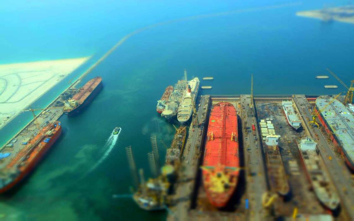 Continua la guerra silenzosa in mare | Ora la Russia minaccia la gran Bretagna: il veicolo sono le sue navi spia - La loro presenza è aumentata (depositphotos.com) - www.marinecue.it