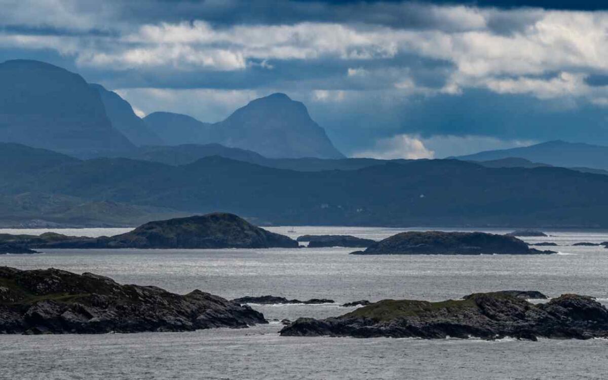Lavoro e natura, su quest'isola cercano personale: non sono richiesti titoli specifici - Una vista dell'isola di Handa in Scozia (depositphotos.com) - www.managementcue.it